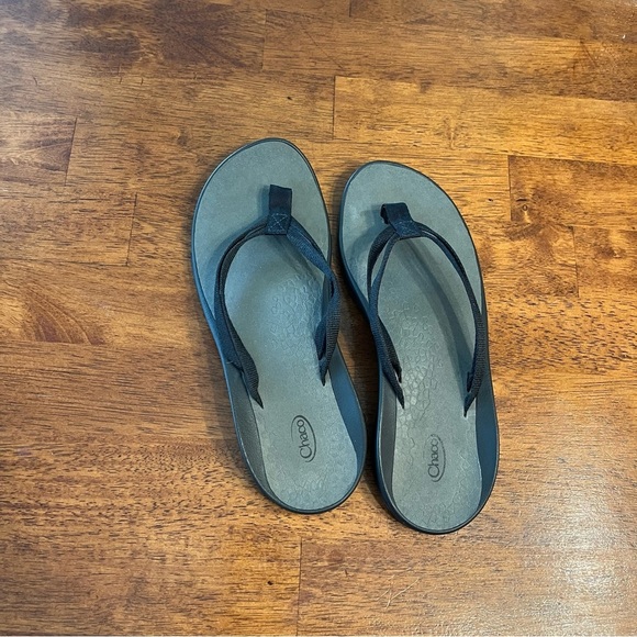 Chaco women’s  gray black flip flops size 9 - Picture 1 of 9